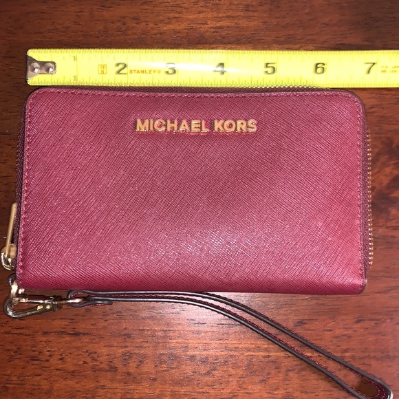 MICHAEL KORS GORGEOUS CROSSBODY HANDBAG WITH MATCHING WRISTLET - Picture 13 of 16